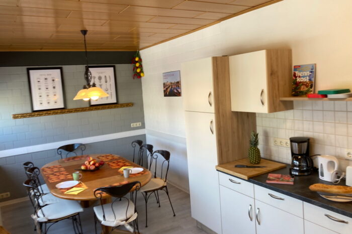 Kaiserhof Ferienwohnungen Westerwald - Appartement AMSTERDAM - Essbereich 2