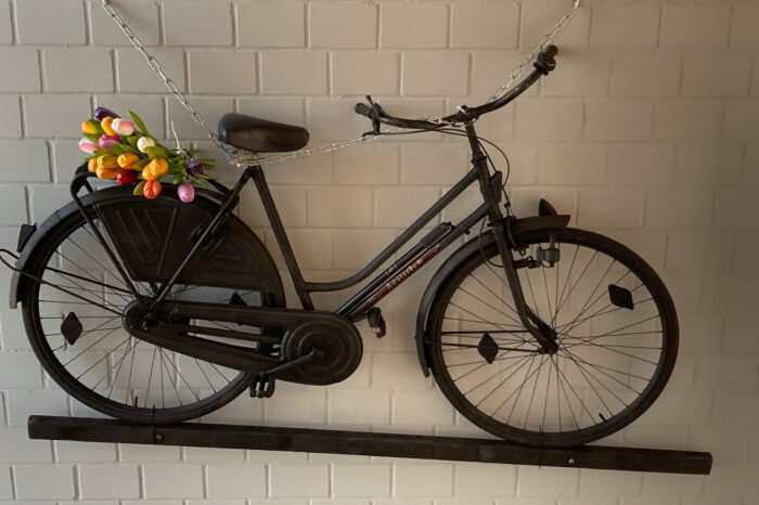Kaiserhof Ferienwohnungen Westerwald - Appartement AMSTERDAM - Deko-Fahrrad
