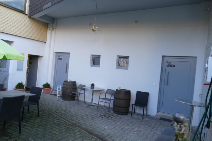 Kaiserhof Ferienwohnungen Westerwald - Appartement VENEDIG - Eingang / innenhof