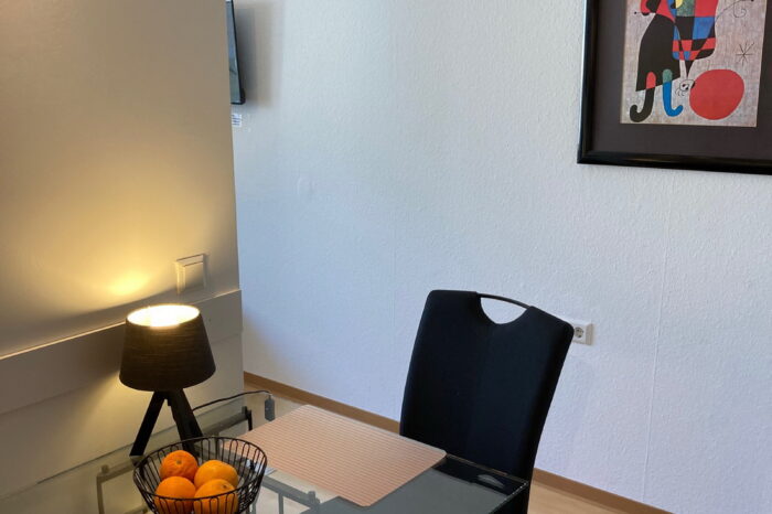 Kaiserhof Ferienwohnungen Westerwald - Appartement KÖLN - Ess-/Arbeitstisch