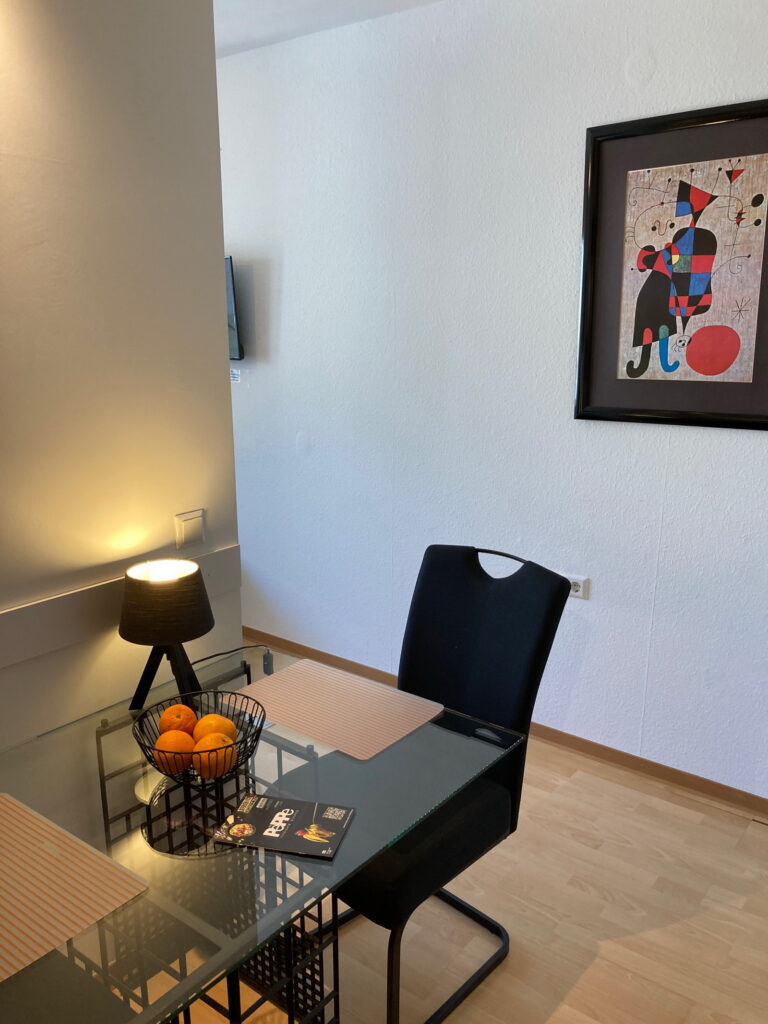 Kaiserhof Ferienwohnungen Westerwald - Appartement KÖLN - Ess-/Arbeitstisch