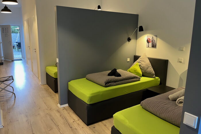 Kaiserhof Ferienwohnungen Westerwald - Appartement LONDON - Blick in den Raum 2