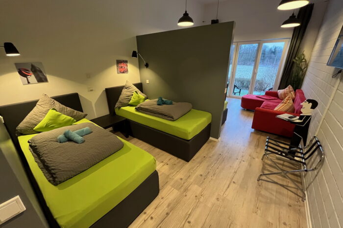 Kaiserhof Ferienwohnungen Westerwald - Appartement LONDON - Blick in den Raum