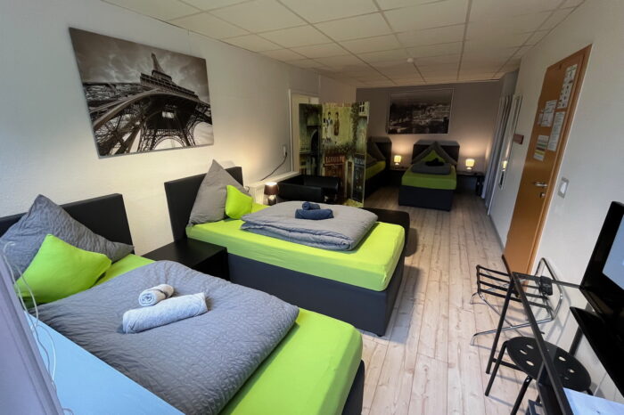 Kaiserhof Ferienwohnungen Westerwald - Appartement PARIS - Blick in den Raum